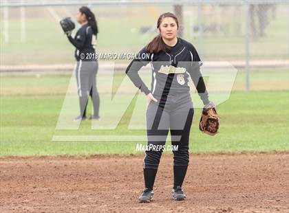 Thumbnail 2 in Veterans Memorial vs Santa Rosa (La Joya Tournament) photogallery.