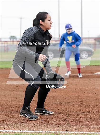 Thumbnail 3 in Veterans Memorial vs Santa Rosa (La Joya Tournament) photogallery.