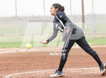 Thumbnail 3 in Veterans Memorial vs Santa Rosa (La Joya Tournament) photogallery.