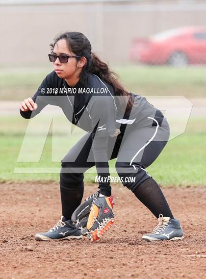 Thumbnail 1 in Veterans Memorial vs Santa Rosa (La Joya Tournament) photogallery.