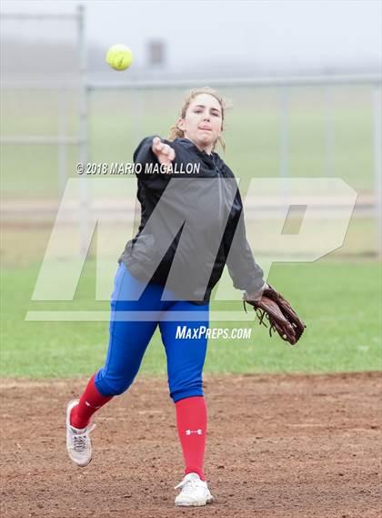 Thumbnail 2 in Veterans Memorial vs Santa Rosa (La Joya Tournament) photogallery.