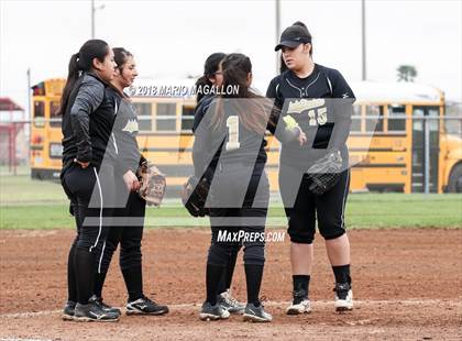 Thumbnail 2 in Veterans Memorial vs Santa Rosa (La Joya Tournament) photogallery.