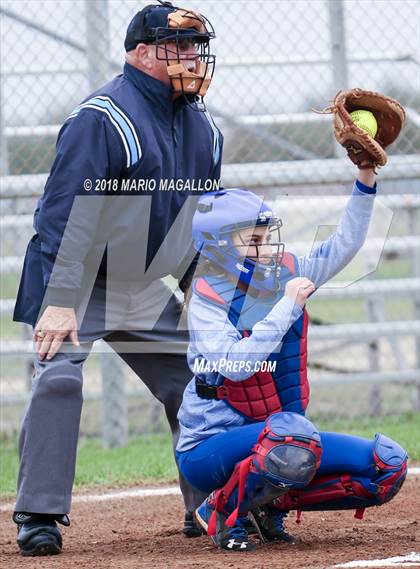 Thumbnail 3 in Veterans Memorial vs Santa Rosa (La Joya Tournament) photogallery.