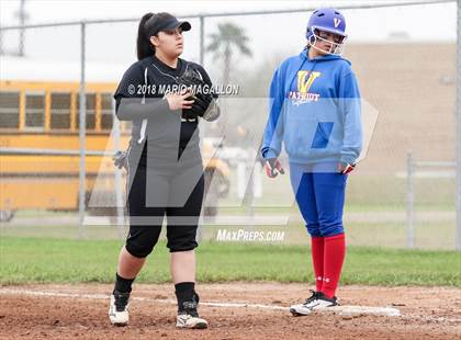 Thumbnail 2 in Veterans Memorial vs Santa Rosa (La Joya Tournament) photogallery.