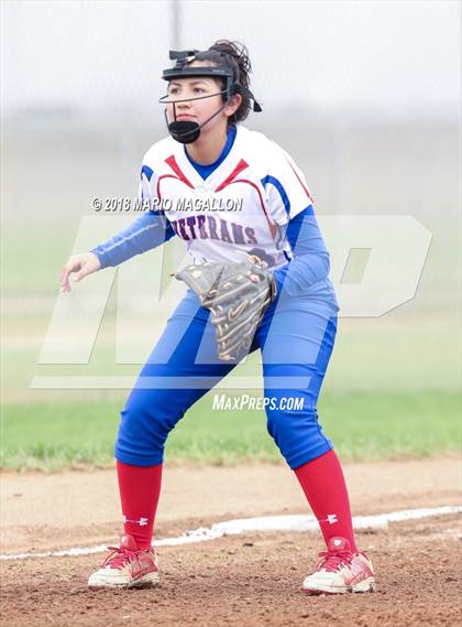 Thumbnail 3 in Veterans Memorial vs Santa Rosa (La Joya Tournament) photogallery.