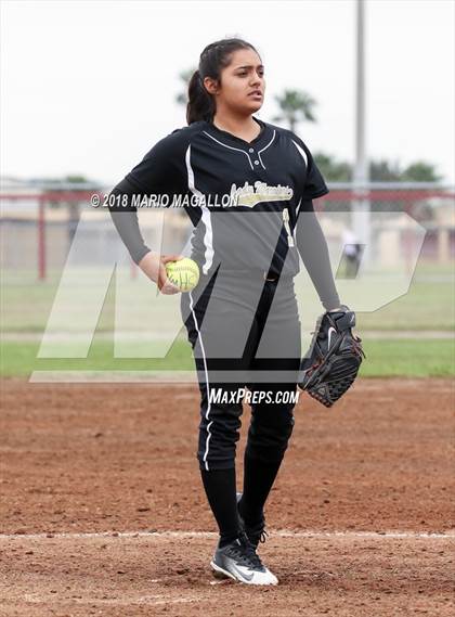 Thumbnail 2 in Veterans Memorial vs Santa Rosa (La Joya Tournament) photogallery.