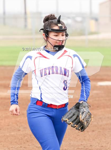 Thumbnail 3 in Veterans Memorial vs Santa Rosa (La Joya Tournament) photogallery.