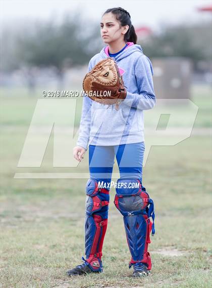 Thumbnail 3 in Veterans Memorial vs Santa Rosa (La Joya Tournament) photogallery.