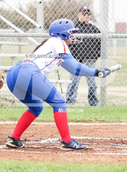 Thumbnail 3 in Veterans Memorial vs Santa Rosa (La Joya Tournament) photogallery.