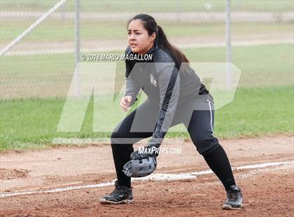 Thumbnail 2 in Veterans Memorial vs Santa Rosa (La Joya Tournament) photogallery.