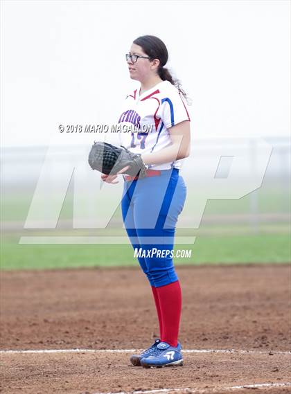 Thumbnail 3 in Veterans Memorial vs Santa Rosa (La Joya Tournament) photogallery.