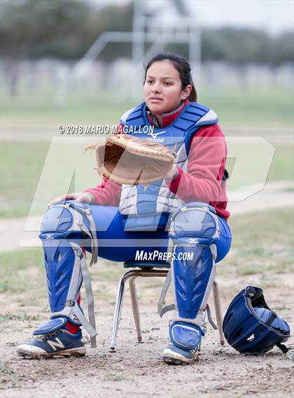 Thumbnail 2 in Veterans Memorial vs Santa Rosa (La Joya Tournament) photogallery.
