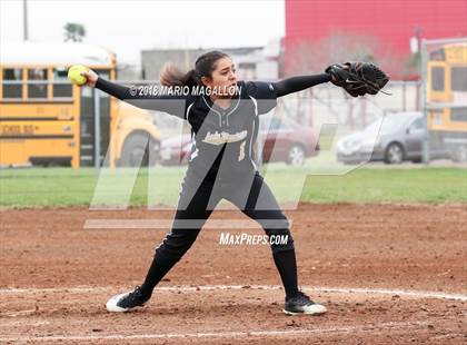 Thumbnail 3 in Veterans Memorial vs Santa Rosa (La Joya Tournament) photogallery.
