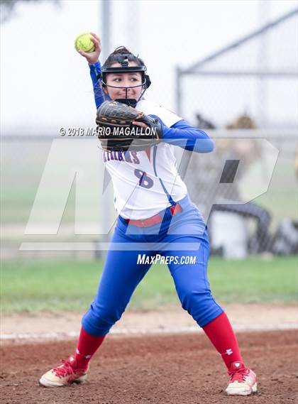 Thumbnail 3 in Veterans Memorial vs Santa Rosa (La Joya Tournament) photogallery.