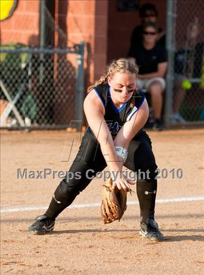 Thumbnail 2 in Hebron vs Burleson  (Texas 5A Region I Playoffs) photogallery.
