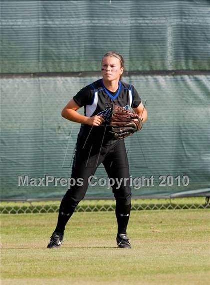 Thumbnail 2 in Hebron vs Burleson  (Texas 5A Region I Playoffs) photogallery.