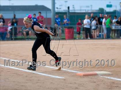 Thumbnail 3 in Hebron vs Burleson  (Texas 5A Region I Playoffs) photogallery.