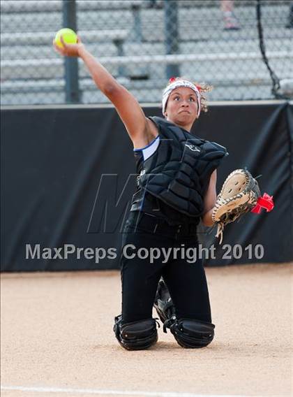 Thumbnail 3 in Hebron vs Burleson  (Texas 5A Region I Playoffs) photogallery.