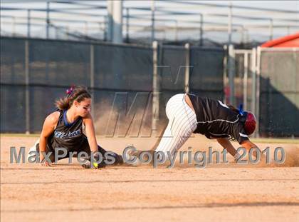 Thumbnail 3 in Hebron vs Burleson  (Texas 5A Region I Playoffs) photogallery.