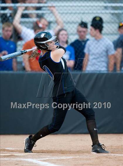 Thumbnail 2 in Hebron vs Burleson  (Texas 5A Region I Playoffs) photogallery.