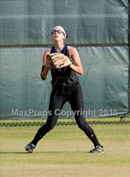 Thumbnail 3 in Hebron vs Burleson  (Texas 5A Region I Playoffs) photogallery.