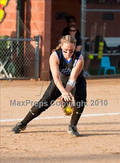 Thumbnail 3 in Hebron vs Burleson  (Texas 5A Region I Playoffs) photogallery.