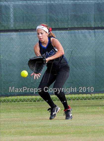 Thumbnail 3 in Hebron vs Burleson  (Texas 5A Region I Playoffs) photogallery.