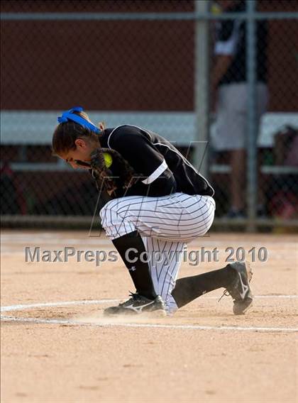 Thumbnail 3 in Hebron vs Burleson  (Texas 5A Region I Playoffs) photogallery.