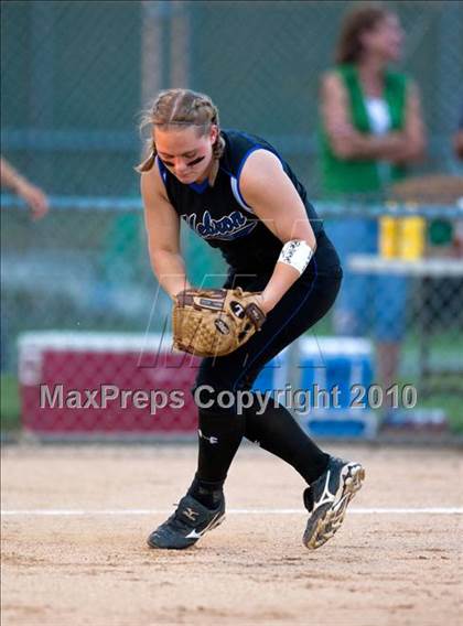 Thumbnail 2 in Hebron vs Burleson  (Texas 5A Region I Playoffs) photogallery.