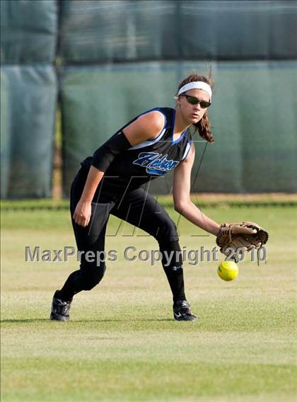 Thumbnail 3 in Hebron vs Burleson  (Texas 5A Region I Playoffs) photogallery.
