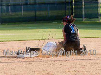 Thumbnail 3 in Hebron vs Burleson  (Texas 5A Region I Playoffs) photogallery.