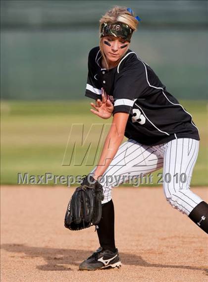 Thumbnail 3 in Hebron vs Burleson  (Texas 5A Region I Playoffs) photogallery.