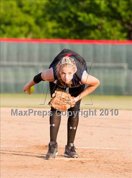 Thumbnail 3 in Hebron vs Burleson  (Texas 5A Region I Playoffs) photogallery.