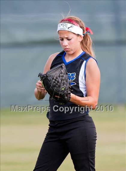 Thumbnail 3 in Hebron vs Burleson  (Texas 5A Region I Playoffs) photogallery.