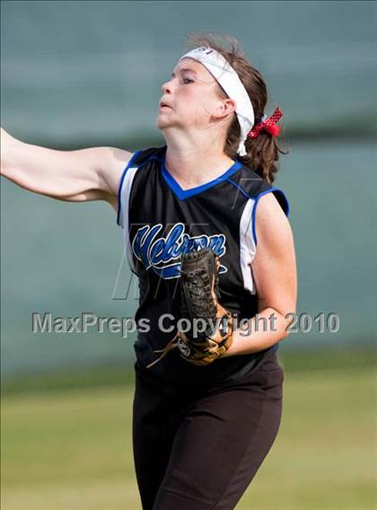 Thumbnail 3 in Hebron vs Burleson  (Texas 5A Region I Playoffs) photogallery.