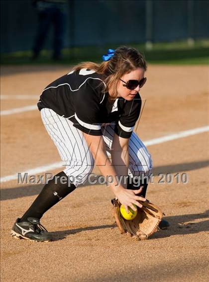 Thumbnail 1 in Hebron vs Burleson  (Texas 5A Region I Playoffs) photogallery.