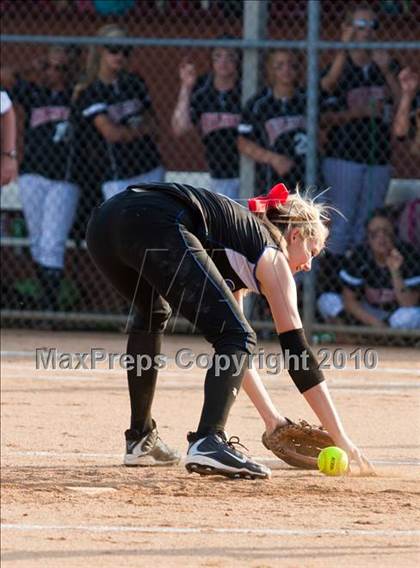 Thumbnail 2 in Hebron vs Burleson  (Texas 5A Region I Playoffs) photogallery.