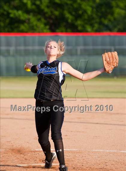 Thumbnail 2 in Hebron vs Burleson  (Texas 5A Region I Playoffs) photogallery.