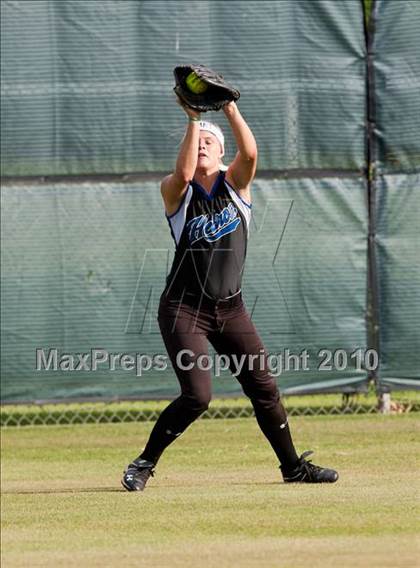 Thumbnail 3 in Hebron vs Burleson  (Texas 5A Region I Playoffs) photogallery.