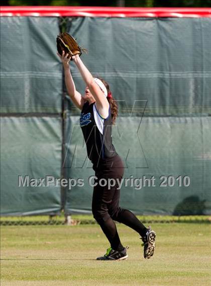 Thumbnail 1 in Hebron vs Burleson  (Texas 5A Region I Playoffs) photogallery.