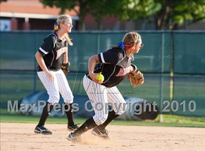Thumbnail 2 in Hebron vs Burleson  (Texas 5A Region I Playoffs) photogallery.