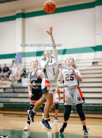 Thumbnail 1 in Winter Park vs. Forsyth Central (Sandestin Christmas Classic) photogallery.