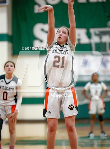 Thumbnail 1 in Winter Park vs. Forsyth Central (Sandestin Christmas Classic) photogallery.