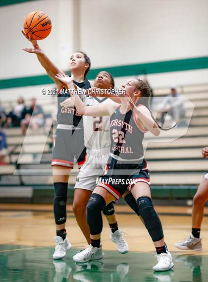 Thumbnail 3 in Winter Park vs. Forsyth Central (Sandestin Christmas Classic) photogallery.