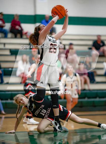 Thumbnail 1 in Winter Park vs. Forsyth Central (Sandestin Christmas Classic) photogallery.