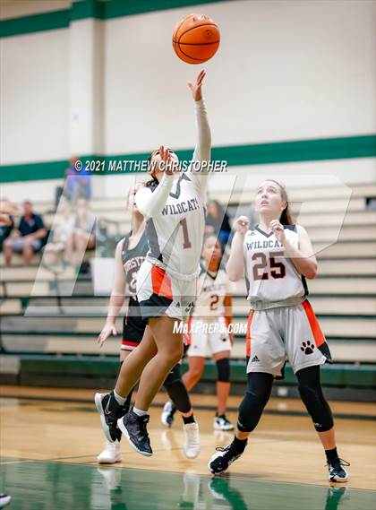 Thumbnail 3 in Winter Park vs. Forsyth Central (Sandestin Christmas Classic) photogallery.