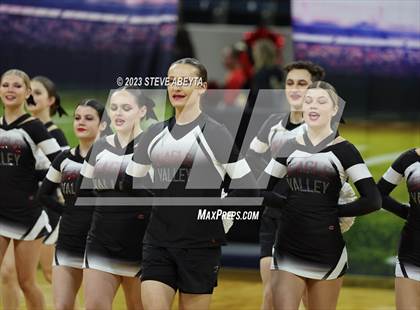Thumbnail 1 in Riverdale Ridge CHSAA Spirit Poms photogallery.