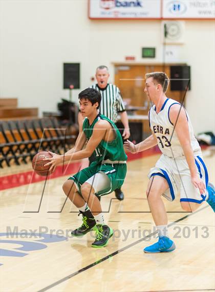 Thumbnail 3 in St. Mary's vs. Serra (Catholic School Winter Classic) photogallery.
