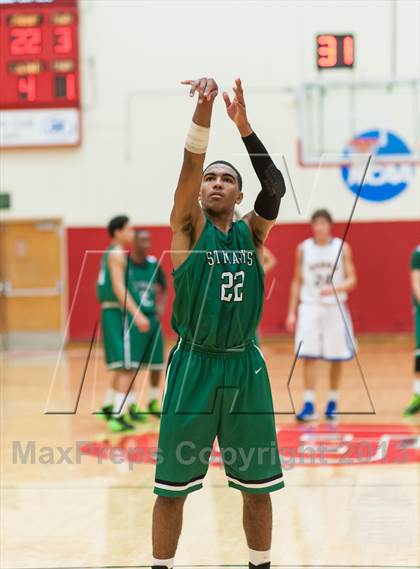 Thumbnail 2 in St. Mary's vs. Serra (Catholic School Winter Classic) photogallery.