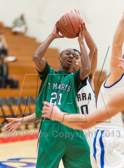 Thumbnail 2 in St. Mary's vs. Serra (Catholic School Winter Classic) photogallery.